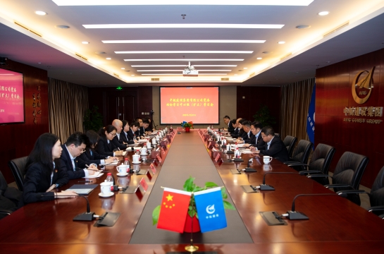 中航建设集团党委召开理论学习中心组（扩大）学习会议
